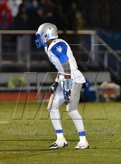 Thumbnail 2 in Staples vs. West Haven (CIAC Class LL Quarterfinal) photogallery.