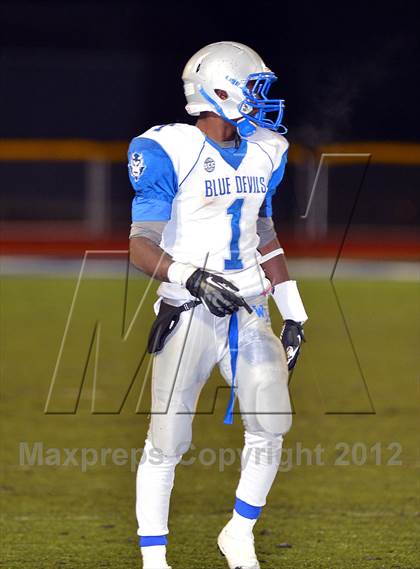 Thumbnail 2 in Staples vs. West Haven (CIAC Class LL Quarterfinal) photogallery.
