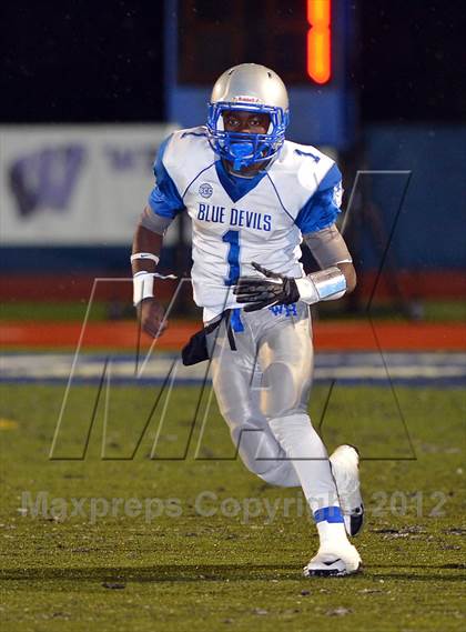 Thumbnail 3 in Staples vs. West Haven (CIAC Class LL Quarterfinal) photogallery.
