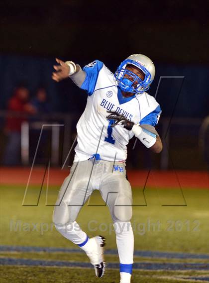 Thumbnail 2 in Staples vs. West Haven (CIAC Class LL Quarterfinal) photogallery.