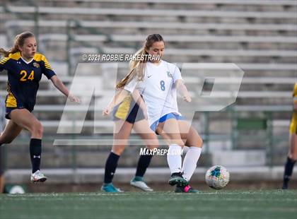 Thumbnail 3 in Midlothian vs. Highland Park (UIL 5A Quarterfinal Playoff) photogallery.