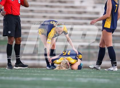 Thumbnail 3 in Midlothian vs. Highland Park (UIL 5A Quarterfinal Playoff) photogallery.