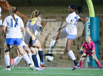 Thumbnail 2 in Midlothian vs. Highland Park (UIL 5A Quarterfinal Playoff) photogallery.