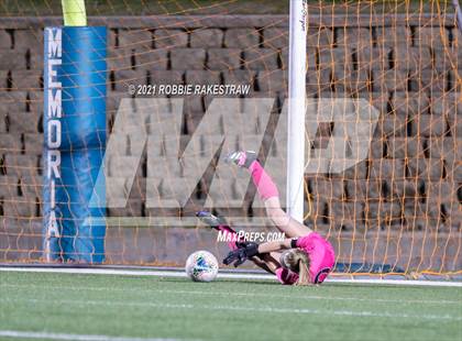 Thumbnail 2 in Midlothian vs. Highland Park (UIL 5A Quarterfinal Playoff) photogallery.