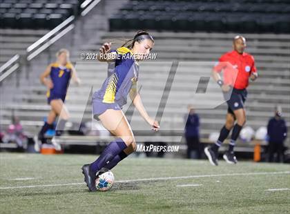 Thumbnail 3 in Midlothian vs. Highland Park (UIL 5A Quarterfinal Playoff) photogallery.