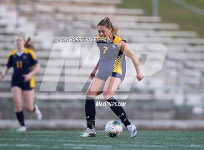 Thumbnail 2 in Midlothian vs. Highland Park (UIL 5A Quarterfinal Playoff) photogallery.