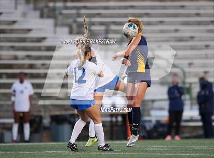 Thumbnail 3 in Midlothian vs. Highland Park (UIL 5A Quarterfinal Playoff) photogallery.