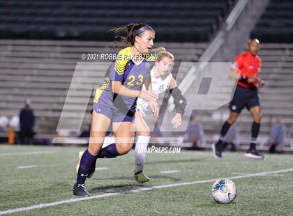 Thumbnail 3 in Midlothian vs. Highland Park (UIL 5A Quarterfinal Playoff) photogallery.