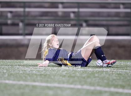 Thumbnail 3 in Midlothian vs. Highland Park (UIL 5A Quarterfinal Playoff) photogallery.