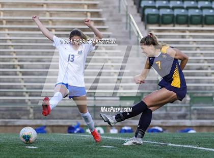 Thumbnail 2 in Midlothian vs. Highland Park (UIL 5A Quarterfinal Playoff) photogallery.