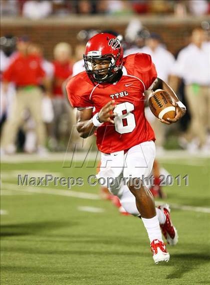 Thumbnail 1 in Cedar Hill vs. Allen (Tom Landry Classic) photogallery.