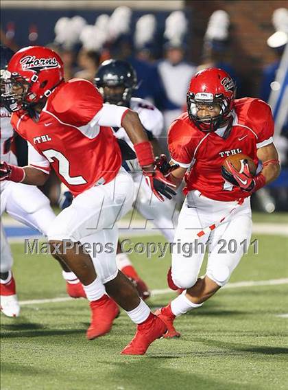 Thumbnail 1 in Cedar Hill vs. Allen (Tom Landry Classic) photogallery.