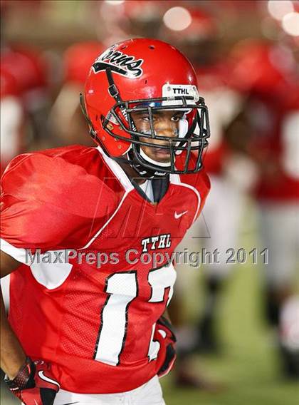 Thumbnail 1 in Cedar Hill vs. Allen (Tom Landry Classic) photogallery.