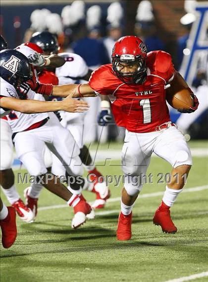 Thumbnail 2 in Cedar Hill vs. Allen (Tom Landry Classic) photogallery.
