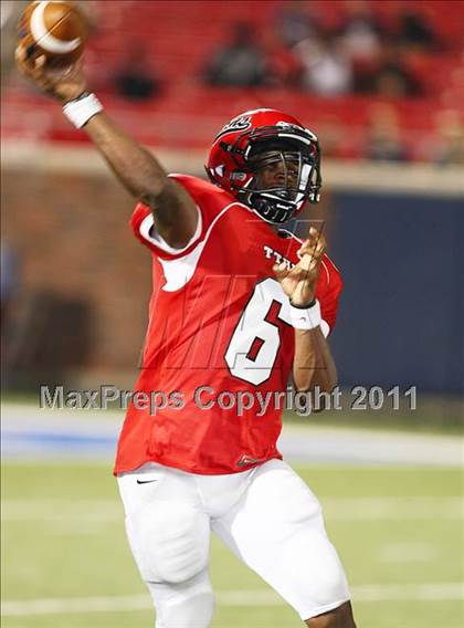 Thumbnail 1 in Cedar Hill vs. Allen (Tom Landry Classic) photogallery.
