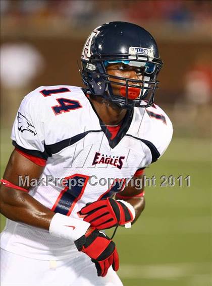 Thumbnail 2 in Cedar Hill vs. Allen (Tom Landry Classic) photogallery.