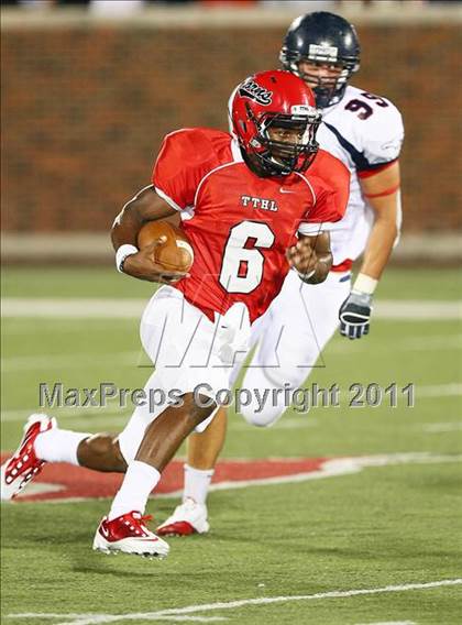 Thumbnail 2 in Cedar Hill vs. Allen (Tom Landry Classic) photogallery.