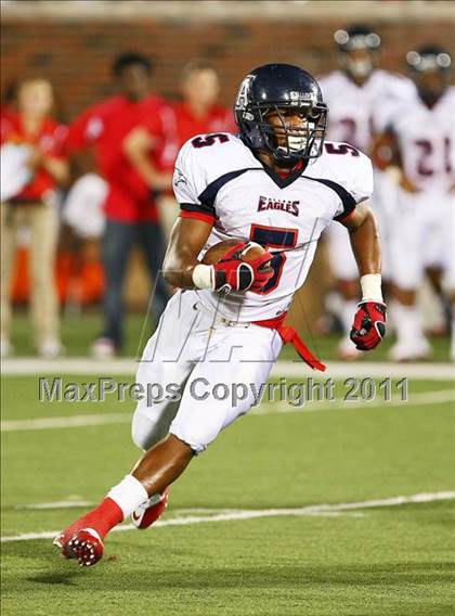 Thumbnail 2 in Cedar Hill vs. Allen (Tom Landry Classic) photogallery.