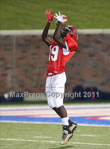 Thumbnail 3 in Cedar Hill vs. Allen (Tom Landry Classic) photogallery.