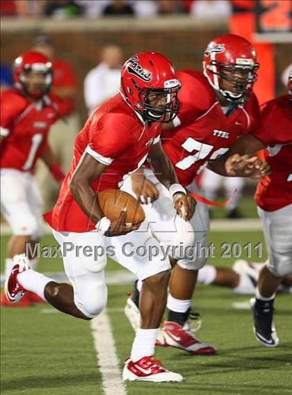 Thumbnail 2 in Cedar Hill vs. Allen (Tom Landry Classic) photogallery.