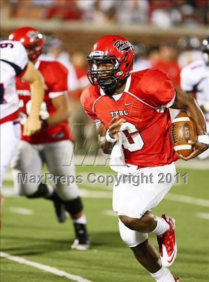 Thumbnail 2 in Cedar Hill vs. Allen (Tom Landry Classic) photogallery.