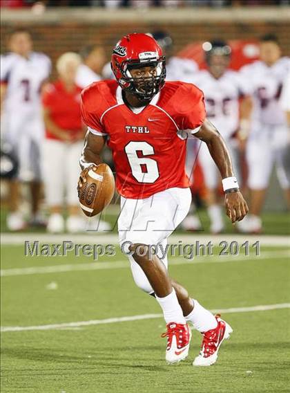 Thumbnail 2 in Cedar Hill vs. Allen (Tom Landry Classic) photogallery.