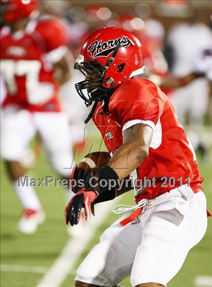 Thumbnail 2 in Cedar Hill vs. Allen (Tom Landry Classic) photogallery.