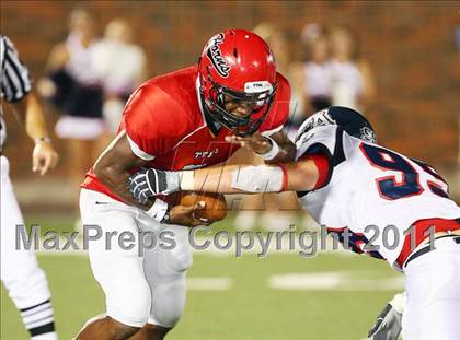 Thumbnail 2 in Cedar Hill vs. Allen (Tom Landry Classic) photogallery.