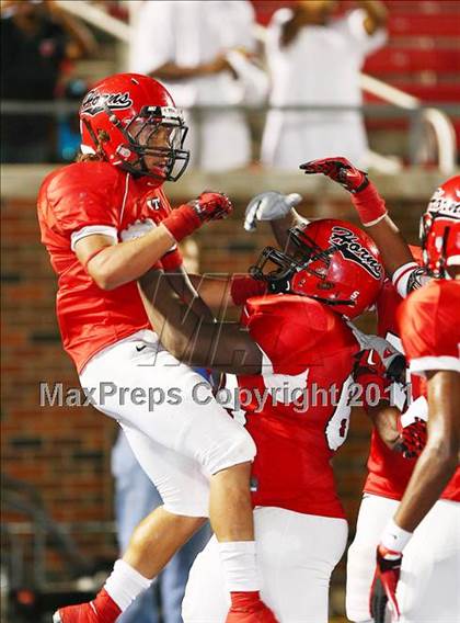 Thumbnail 2 in Cedar Hill vs. Allen (Tom Landry Classic) photogallery.