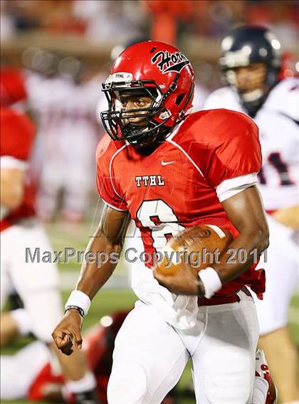 Thumbnail 3 in Cedar Hill vs. Allen (Tom Landry Classic) photogallery.