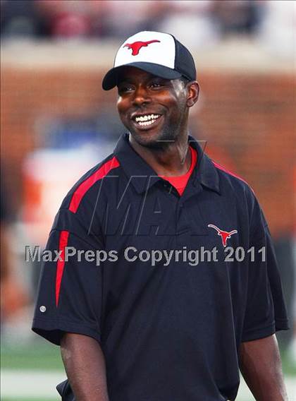 Thumbnail 3 in Cedar Hill vs. Allen (Tom Landry Classic) photogallery.