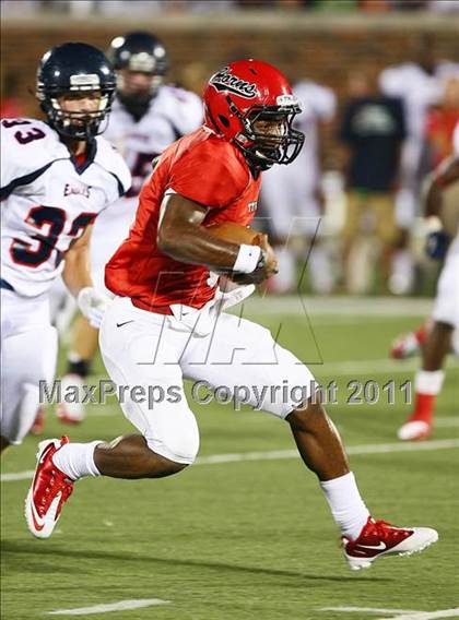 Thumbnail 3 in Cedar Hill vs. Allen (Tom Landry Classic) photogallery.