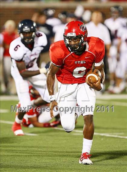 Thumbnail 3 in Cedar Hill vs. Allen (Tom Landry Classic) photogallery.