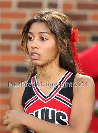 Thumbnail 3 in Cedar Hill vs. Allen (Tom Landry Classic) photogallery.