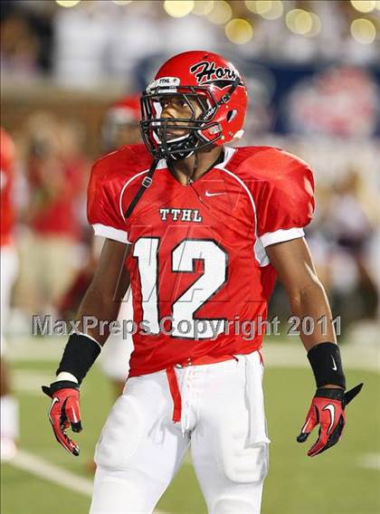 Thumbnail 2 in Cedar Hill vs. Allen (Tom Landry Classic) photogallery.