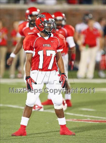 Thumbnail 2 in Cedar Hill vs. Allen (Tom Landry Classic) photogallery.
