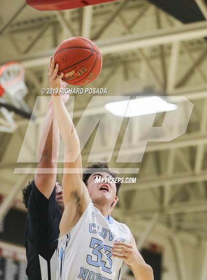 Thumbnail 2 in Clovis North vs. San Leandro (Clovis West Nike Invitational) photogallery.