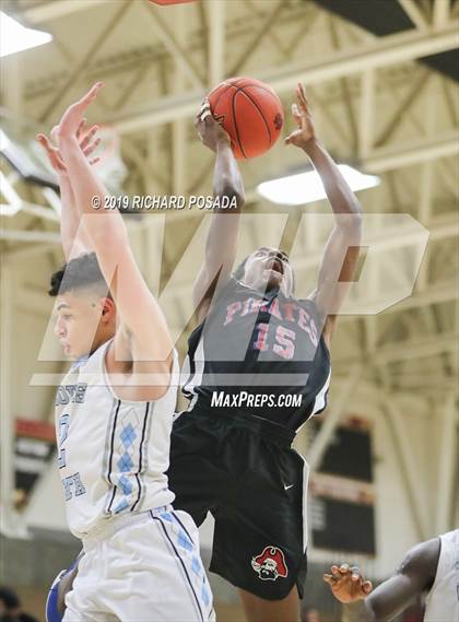 Thumbnail 2 in Clovis North vs. San Leandro (Clovis West Nike Invitational) photogallery.