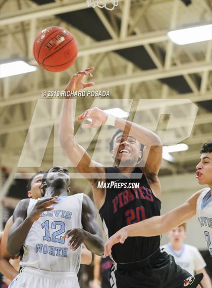 Thumbnail 3 in Clovis North vs. San Leandro (Clovis West Nike Invitational) photogallery.