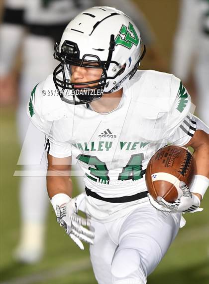 Thumbnail 3 in Valley View vs. Italy (UIL 2A Division 2 Region 1 Area) photogallery.