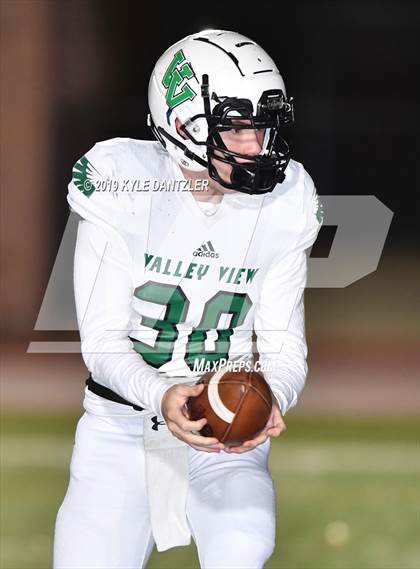 Thumbnail 2 in Valley View vs. Italy (UIL 2A Division 2 Region 1 Area) photogallery.