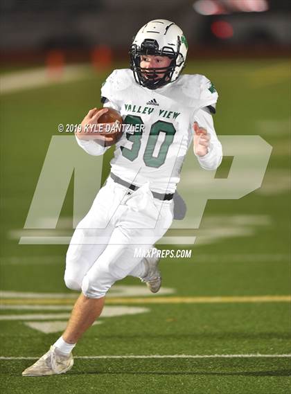 Thumbnail 3 in Valley View vs. Italy (UIL 2A Division 2 Region 1 Area) photogallery.