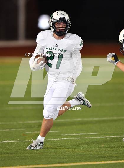 Thumbnail 2 in Valley View vs. Italy (UIL 2A Division 2 Region 1 Area) photogallery.