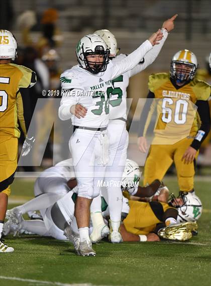 Thumbnail 1 in Valley View vs. Italy (UIL 2A Division 2 Region 1 Area) photogallery.
