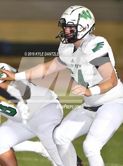 Thumbnail 1 in Valley View vs. Italy (UIL 2A Division 2 Region 1 Area) photogallery.