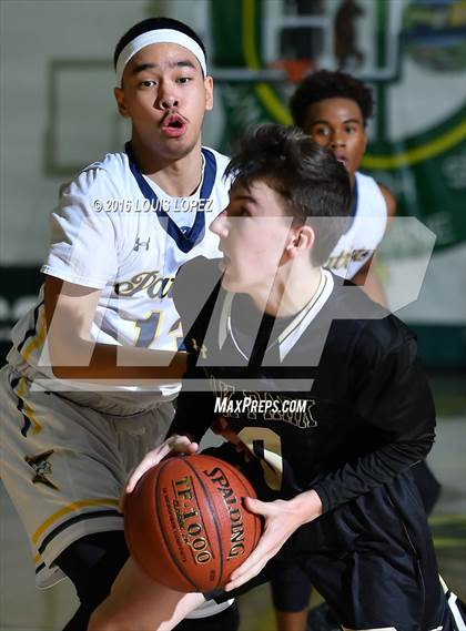 Thumbnail 3 in Birmingham vs. Oak Park (The Classic at Damien) photogallery.