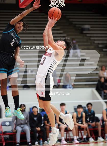 Thumbnail 1 in Pasadena Memorial vs Tomball (McDonald's Texas Invitational) photogallery.