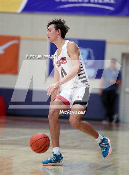 Thumbnail 2 in Pasadena Memorial vs Tomball (McDonald's Texas Invitational) photogallery.