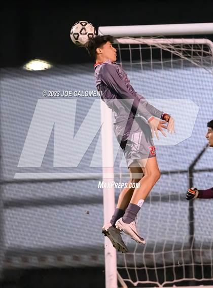 Thumbnail 2 in Lee vs Marshall photogallery.