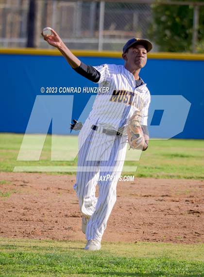 Thumbnail 3 in Muir @ Burbank photogallery.